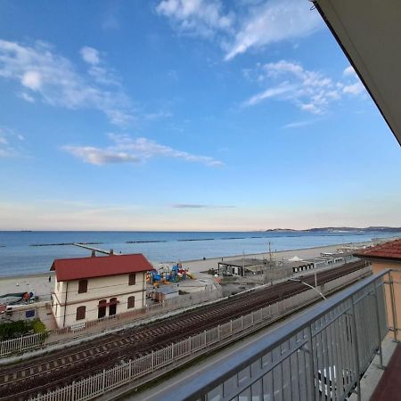 Appartamento Fronte Mare Falconara Marittima Eksteriør billede